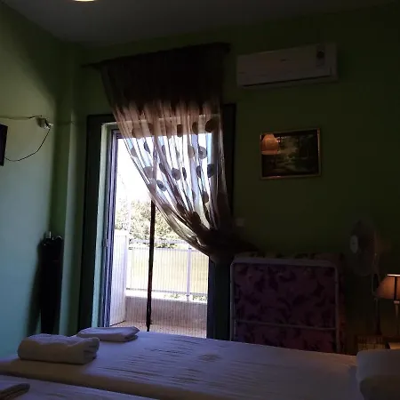 To Let Giannis Apartmán Makrigialos