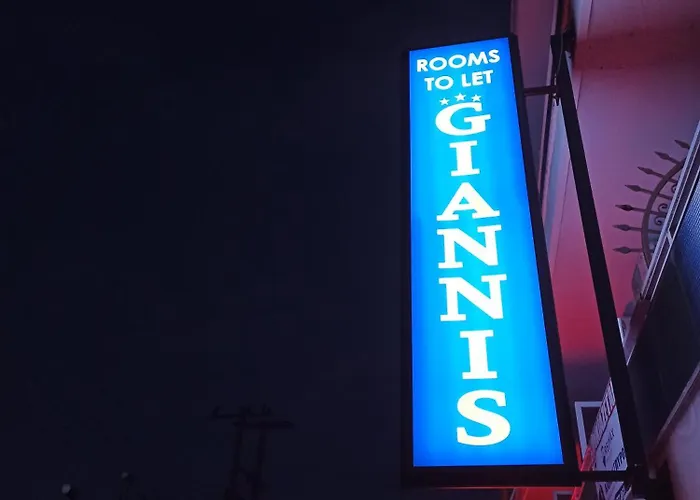 To Let Giannis Lejlighed *